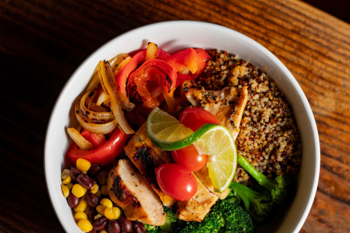 quinoa salad with grilled chicken